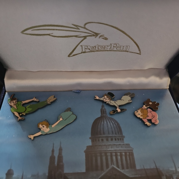 Disney Other - Peter pan Pin Set